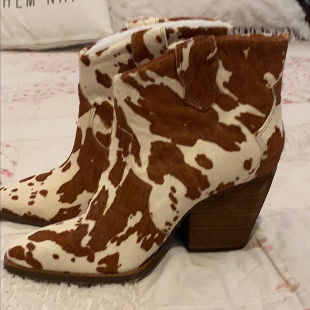 Chinese Laundry ankle boots